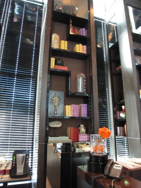 Lobby-06.JPG